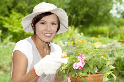 Gardener Lee conducting a gardening workshop